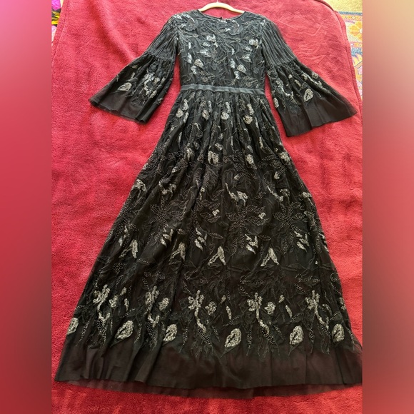 STUNNING SEQUIN & EMBROIDERED BLK LACE BUTTON BACK DRESS SIZE SMALL - Picture 3 of 8